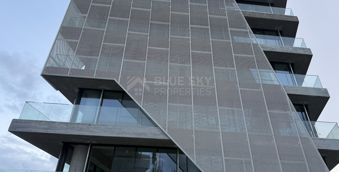 RENT: NEW LUXURY OFFICE BUILDING