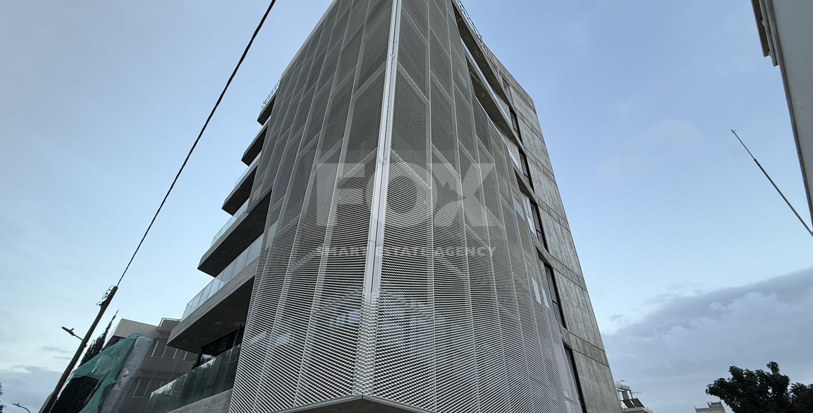 RENT: NEW LUXURY OFFICE BUILDING