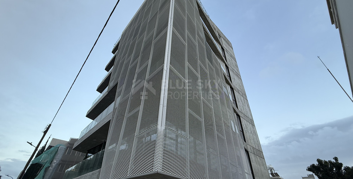 RENT: NEW LUXURY OFFICE BUILDING