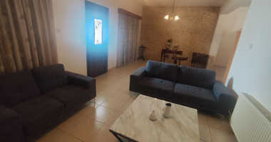 Three bedroom ground floor house in Agios Spyridonas for rent , Limassol