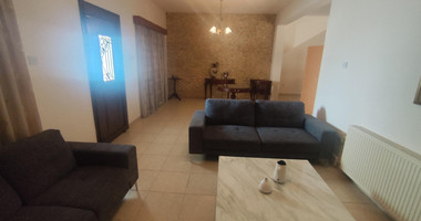 Three bedroom ground floor house in Agios Spyridonas for rent , Limassol