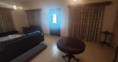 Three bedroom ground floor house in Agios Spyridonas for rent , Limassol