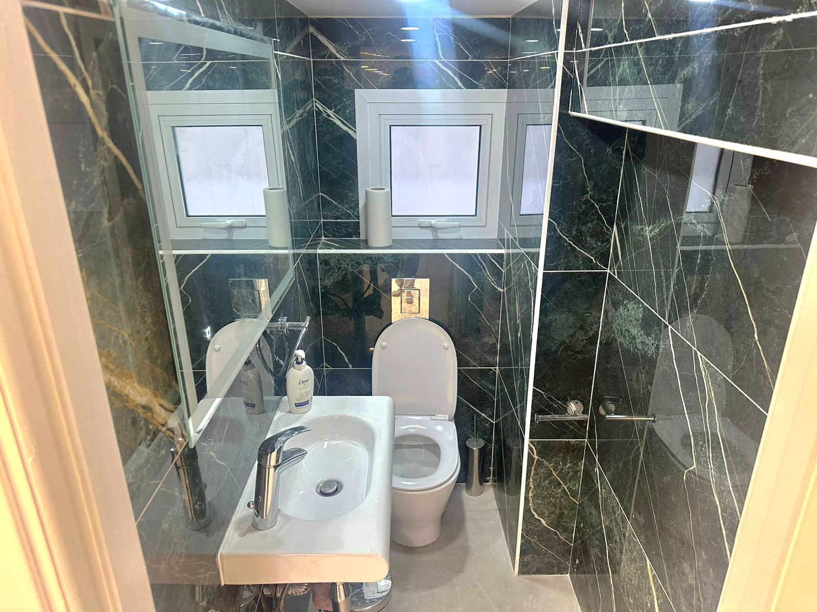 Pomieszczenie biurowe 98 m² Limassol, Cypr