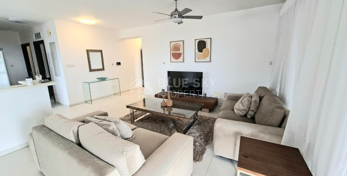 Prime Universal Top-Floor Three-Bed Apartment for sale