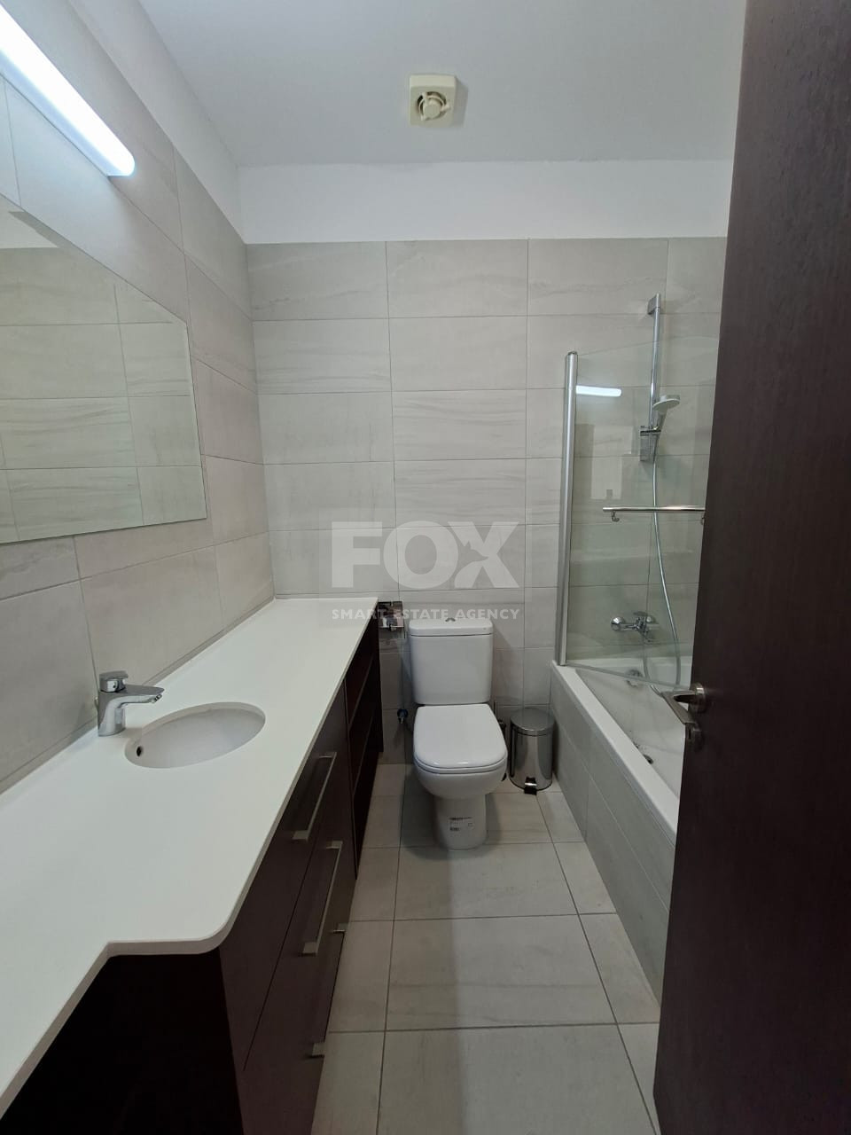 Prime Universal Top-Floor Three-Bed Apartment for sale