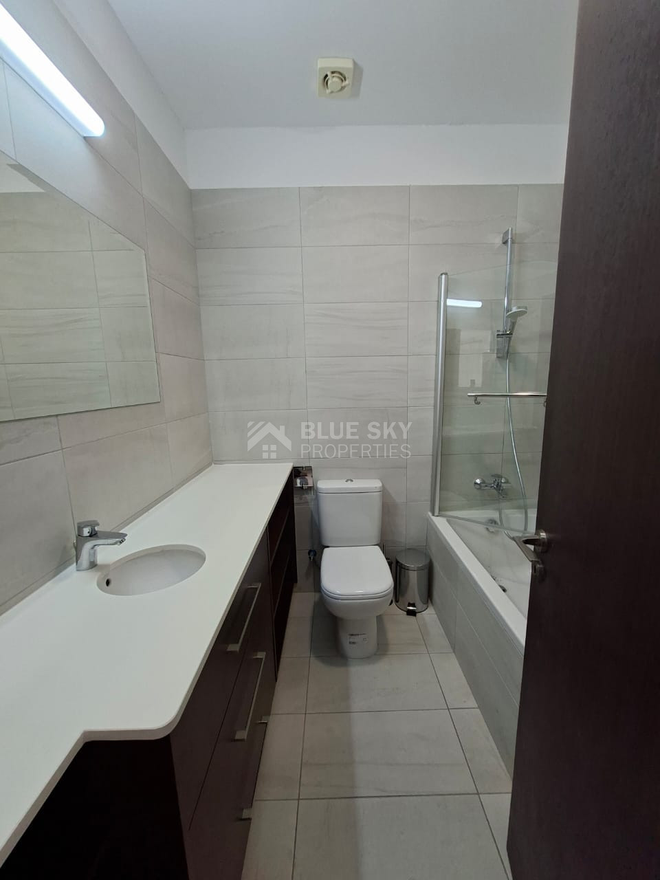 Prime Universal Top-Floor Three-Bed Apartment for sale