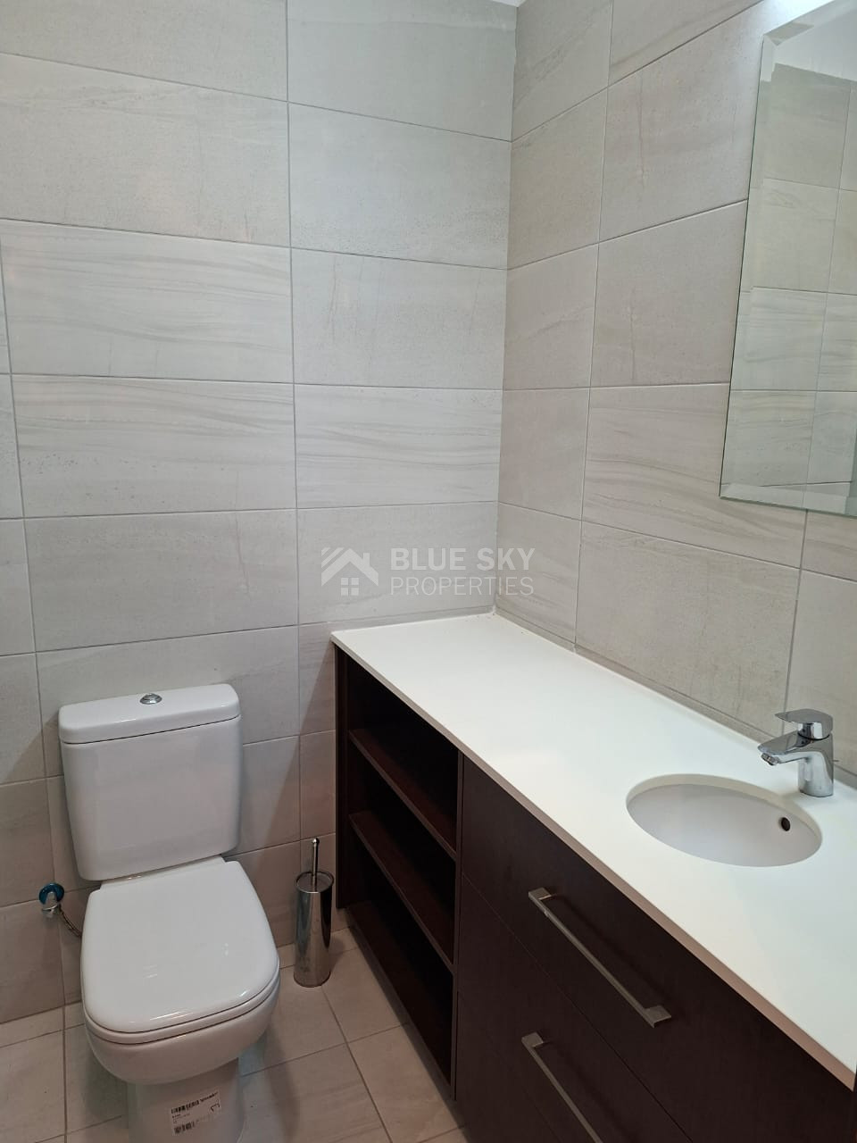 Prime Universal Top-Floor Three-Bed Apartment for sale