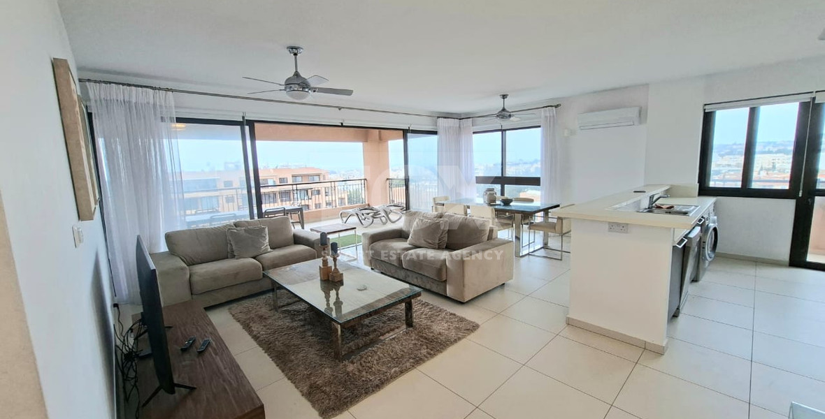 Prime Universal Top-Floor Three-Bed Apartment for sale
