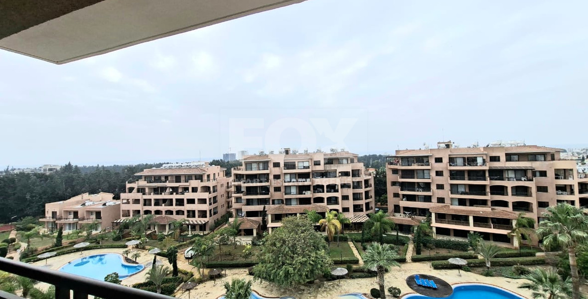 Prime Universal Top-Floor Three-Bed Apartment for sale