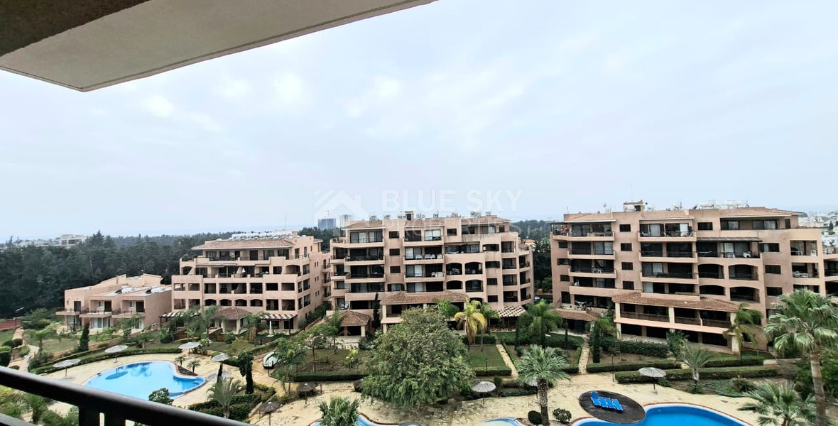 Prime Universal Top-Floor Three-Bed Apartment for sale