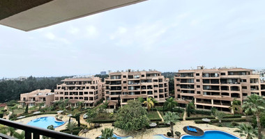 Prime Universal Top-Floor Three-Bed Apartment for sale