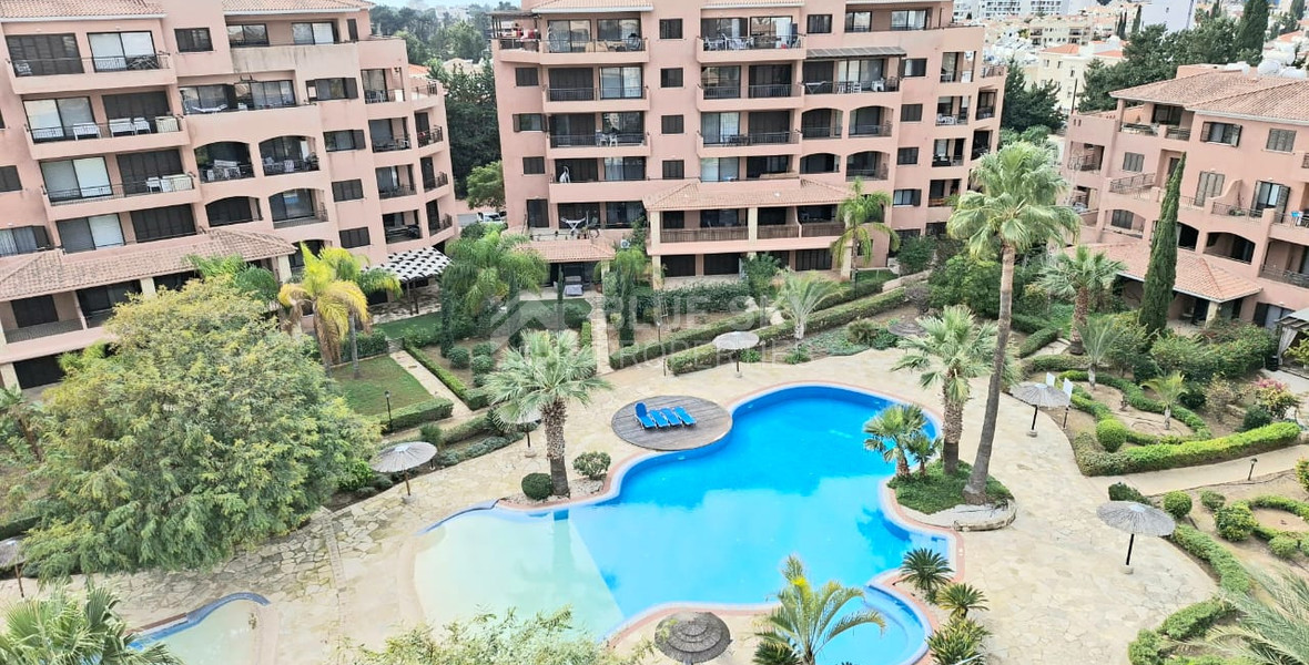 Prime Universal Top-Floor Three-Bed Apartment for sale