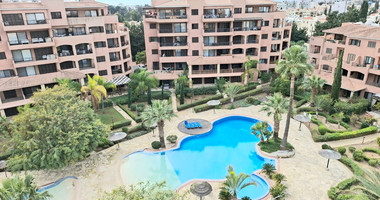 Prime Universal Top-Floor Three-Bed Apartment for sale