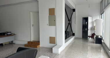 Prime 500m² Commercial Space on High-Traffic Road – Paphos