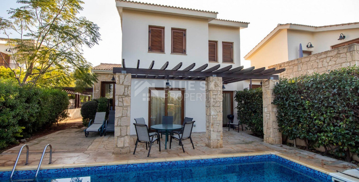 Luxury three Bedroom Villa with Private Pool & Golf Course Views