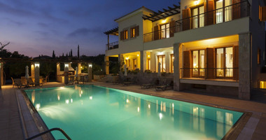 Luxury five Bedroom Villa on Eastern Plateau with Sea Views, Pool & Private Tennis Court, for sale