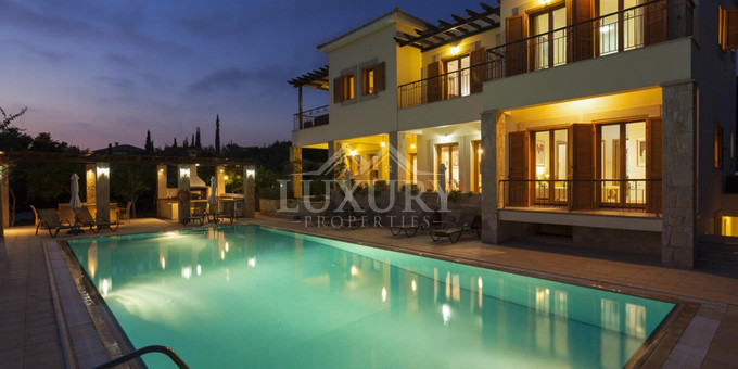 Luxury five Bedroom Villa on Eastern Plateau with Sea Views, Pool & Private Tennis Court, for sale