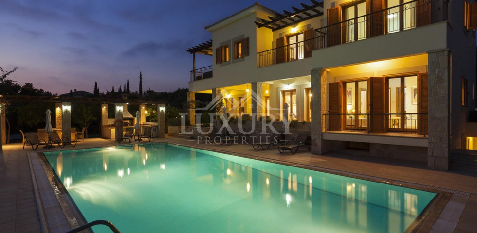Luxury five Bedroom Villa on Eastern Plateau with Sea Views, Pool & Private Tennis Court, for sale