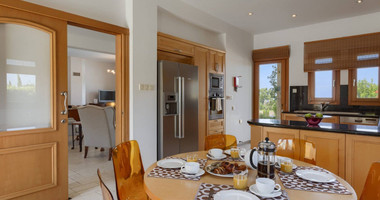 Luxury five Bedroom Villa on Eastern Plateau with Sea Views, Pool & Private Tennis Court, for sale