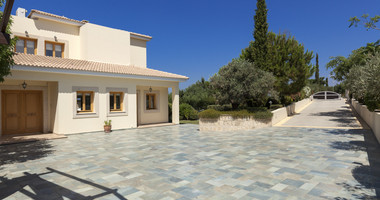 Luxury five Bedroom Villa on Eastern Plateau with Sea Views, Pool & Private Tennis Court, for sale