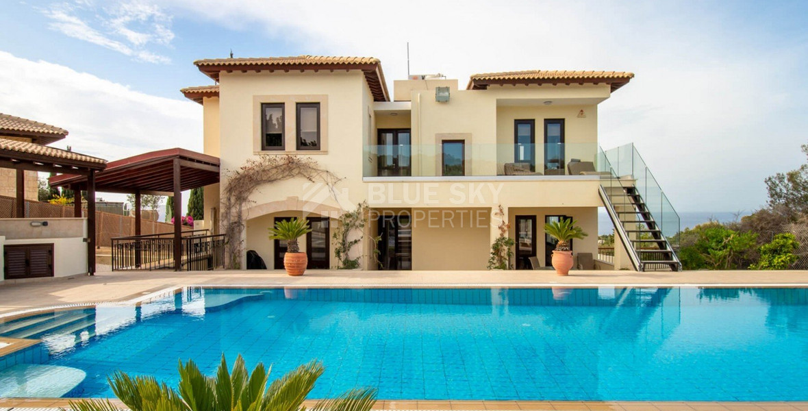 Prestigious four Bedroom Villa with Pool, Terrace Views & Exclusive Privacy
