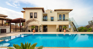 Prestigious four Bedroom Villa with Pool, Terrace Views & Exclusive Privacy