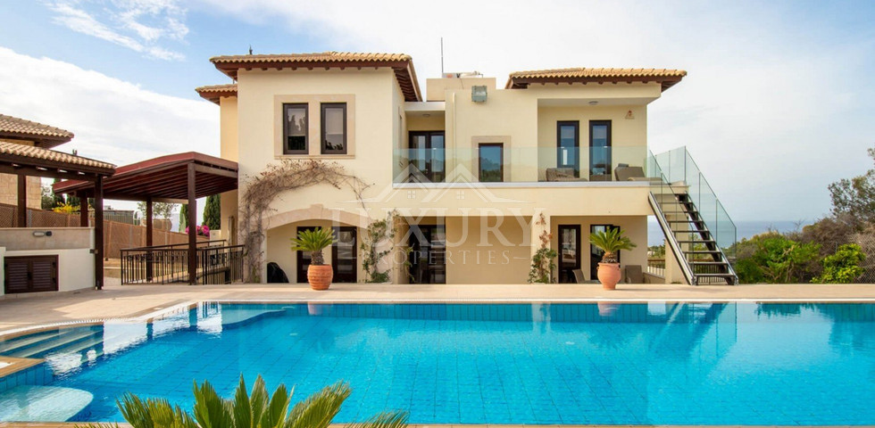 Prestigious four Bedroom Villa with Pool, Terrace Views & Exclusive Privacy