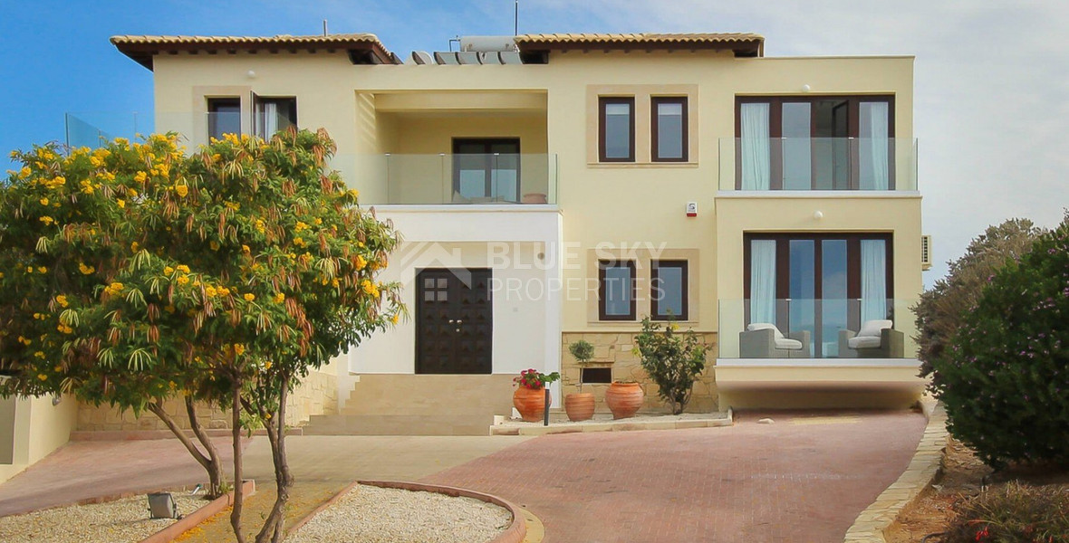 Prestigious four Bedroom Villa with Pool, Terrace Views & Exclusive Privacy