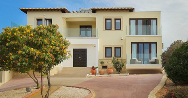 Prestigious four Bedroom Villa with Pool, Terrace Views & Exclusive Privacy