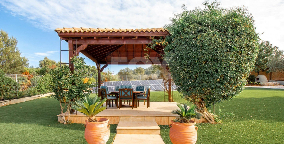 Prestigious four Bedroom Villa with Pool, Terrace Views & Exclusive Privacy