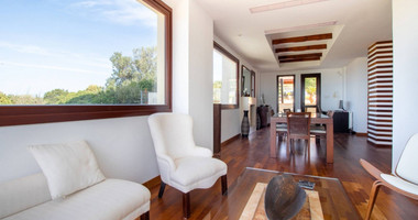 Prestigious four Bedroom Villa with Pool, Terrace Views & Exclusive Privacy