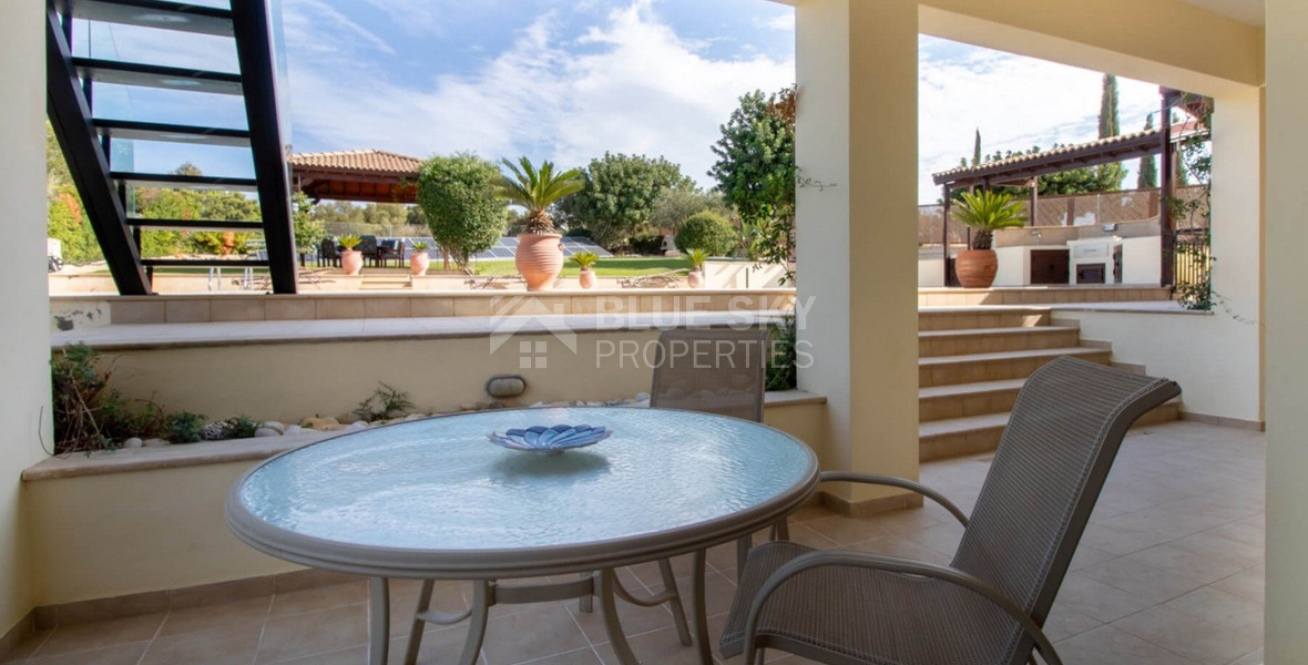 Prestigious four Bedroom Villa with Pool, Terrace Views & Exclusive Privacy