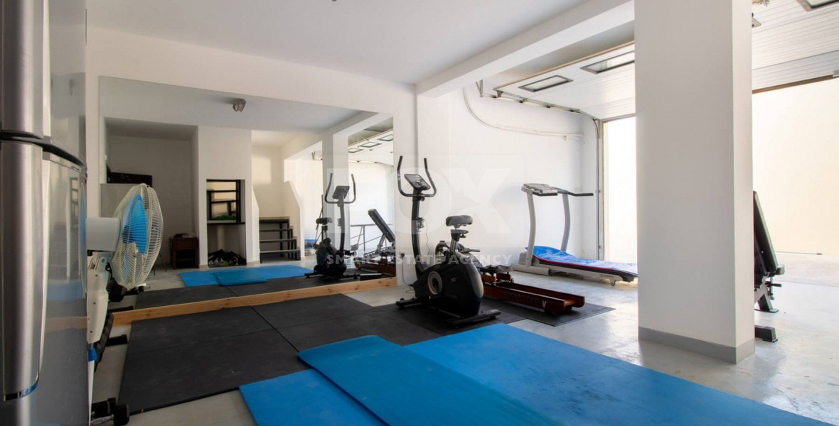 Prestigious four Bedroom Villa with Pool, Terrace Views & Exclusive Privacy