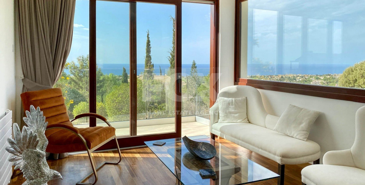 Prestigious four Bedroom Villa with Pool, Terrace Views & Exclusive Privacy