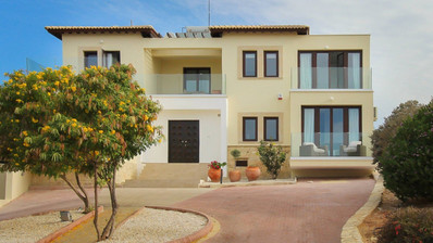 Prestigious four Bedroom Villa with Pool, Terrace Views & Exclusive Privacy