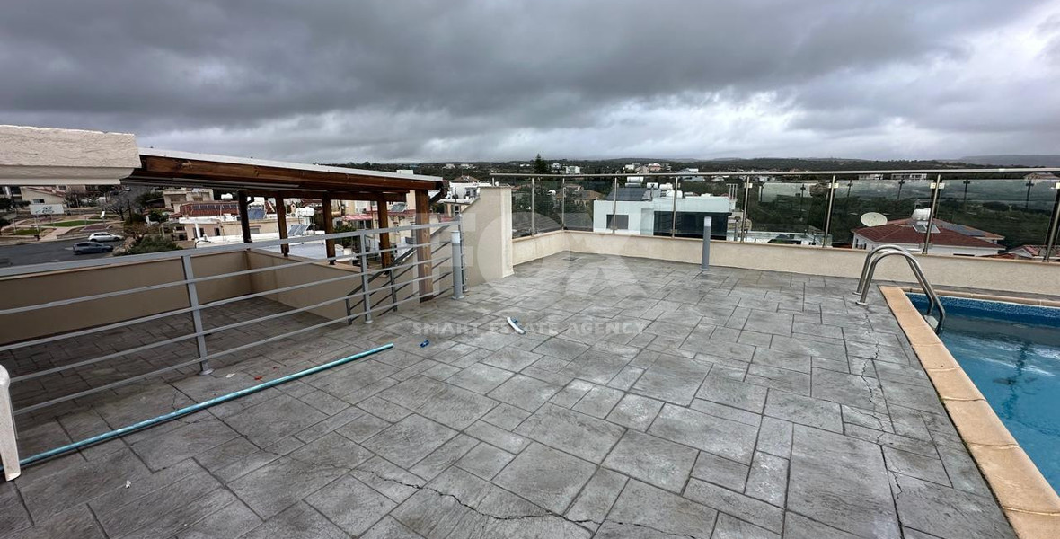 Luxury Three-Bedroom Penthouse for Rent – Episkopi
