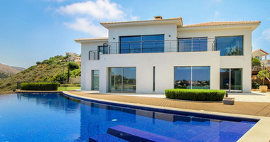 Elite four Bedroom Villa on a huge Plot with Infinity Pool and Complete Privacy- Separate Title deeds  are available