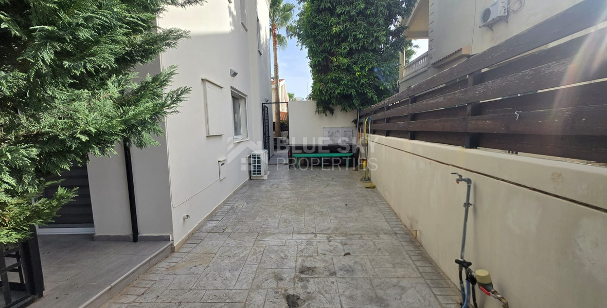 Modern Three-Bedroom Semi-Detached Corner House in Agios Athanasios – Prime Location Near Kolonakiou Avenue
