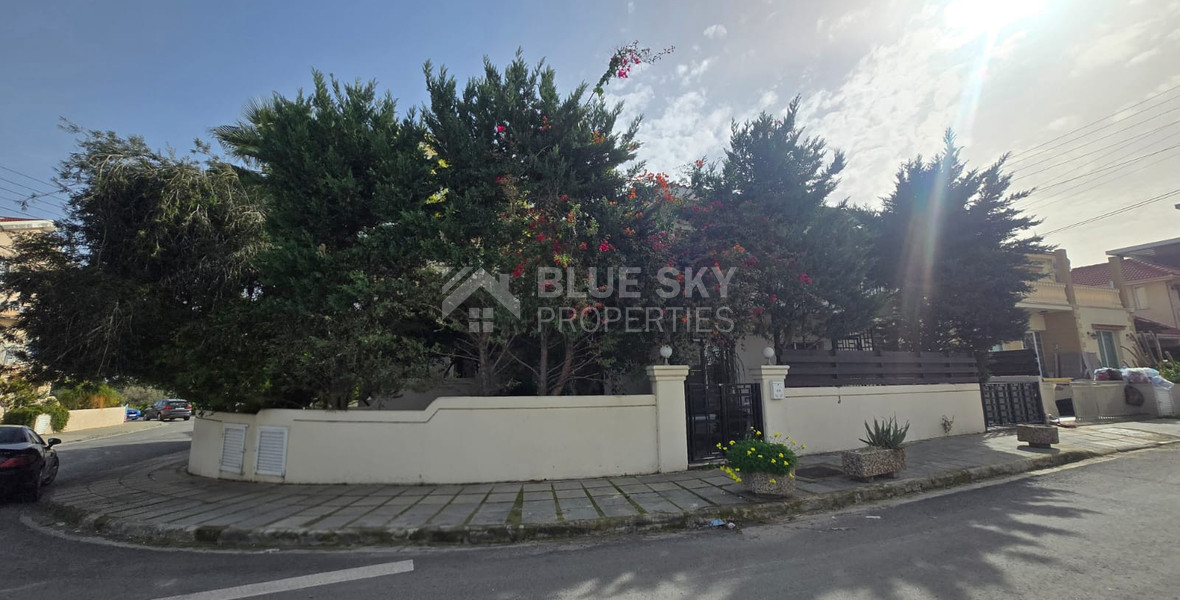 Modern Three-Bedroom Semi-Detached Corner House in Agios Athanasios – Prime Location Near Kolonakiou Avenue