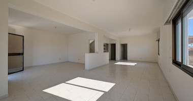 Spacious 4-Bedroom Detached Home in Prime Agios Athanasios Location – Limassol