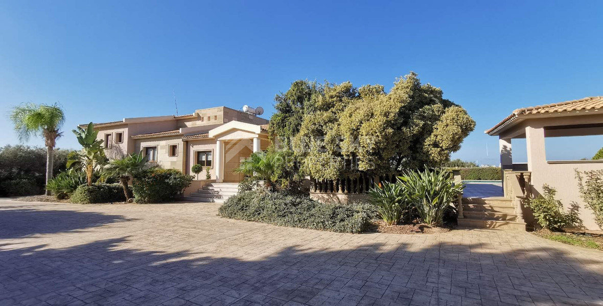 Empa Paphos Luxury four Bedroom Villa for Sale with Sea Views