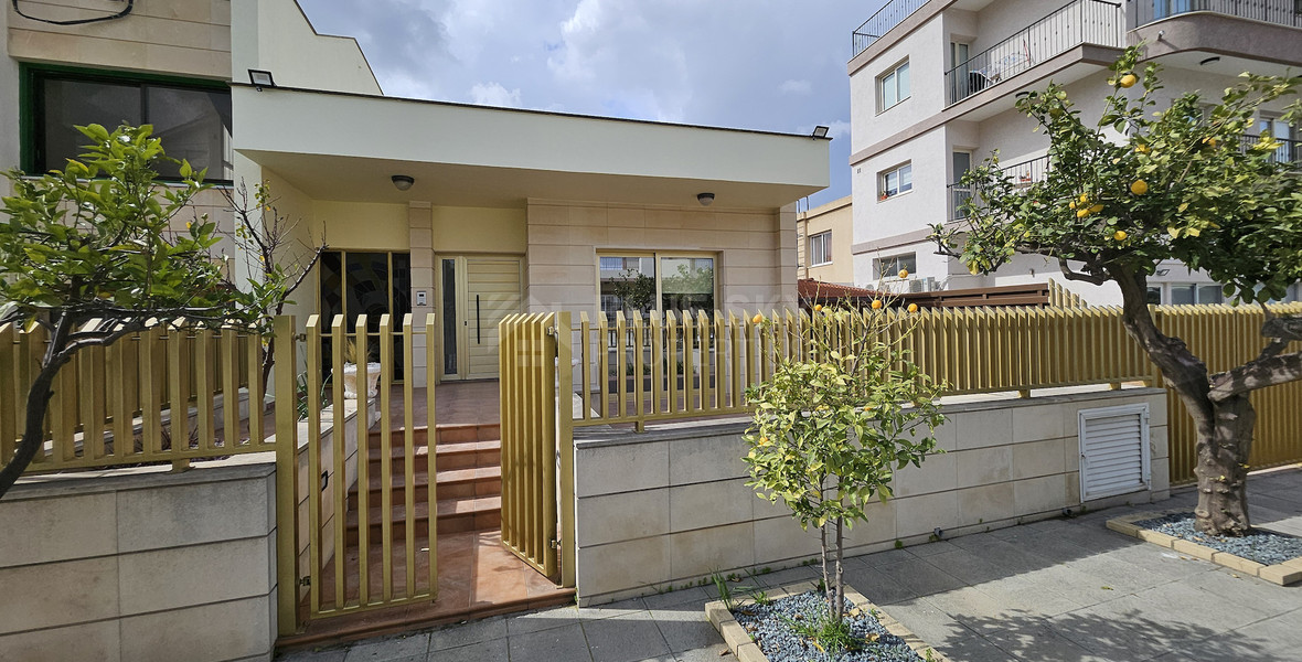 Spacious Semi-Detached, Unfurnished House with Three Bedrooms for rent in Kapsalos Area