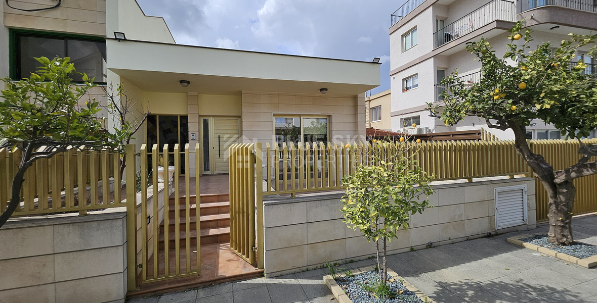 Spacious Semi-Detached, Unfurnished House with Three Bedrooms for rent in Kapsalos Area