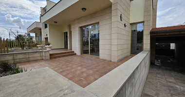 Spacious Semi-Detached, Unfurnished House with Three Bedrooms for rent in Kapsalos Area