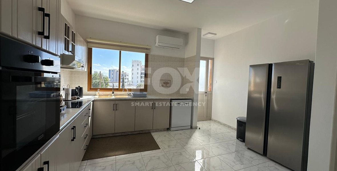 Modern Three-Bedroom Apartment for RENT in Mesa Geitonia