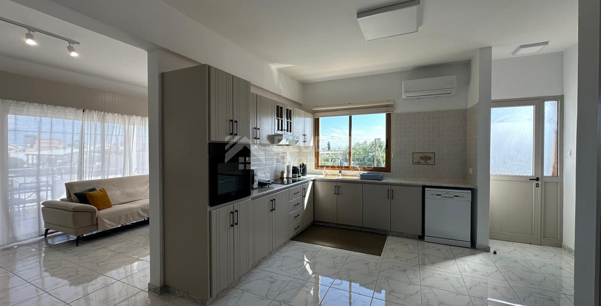 Modern Three-Bedroom Apartment for RENT in Mesa Geitonia