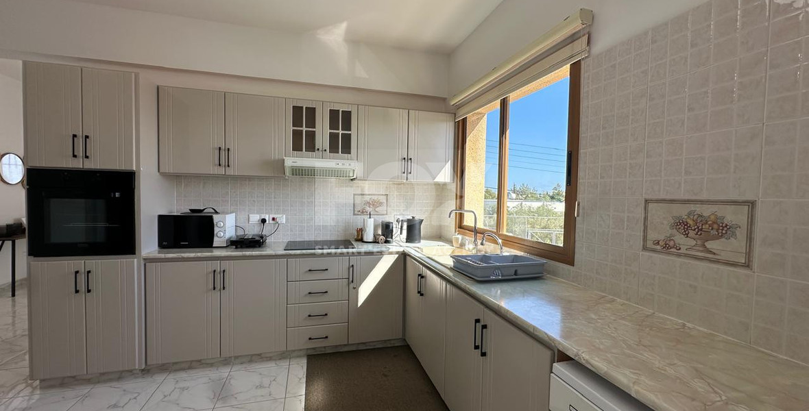 Modern Three-Bedroom Apartment for RENT in Mesa Geitonia