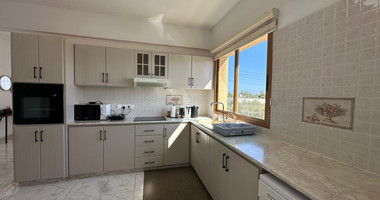 Modern Three-Bedroom Apartment for RENT in Mesa Geitonia