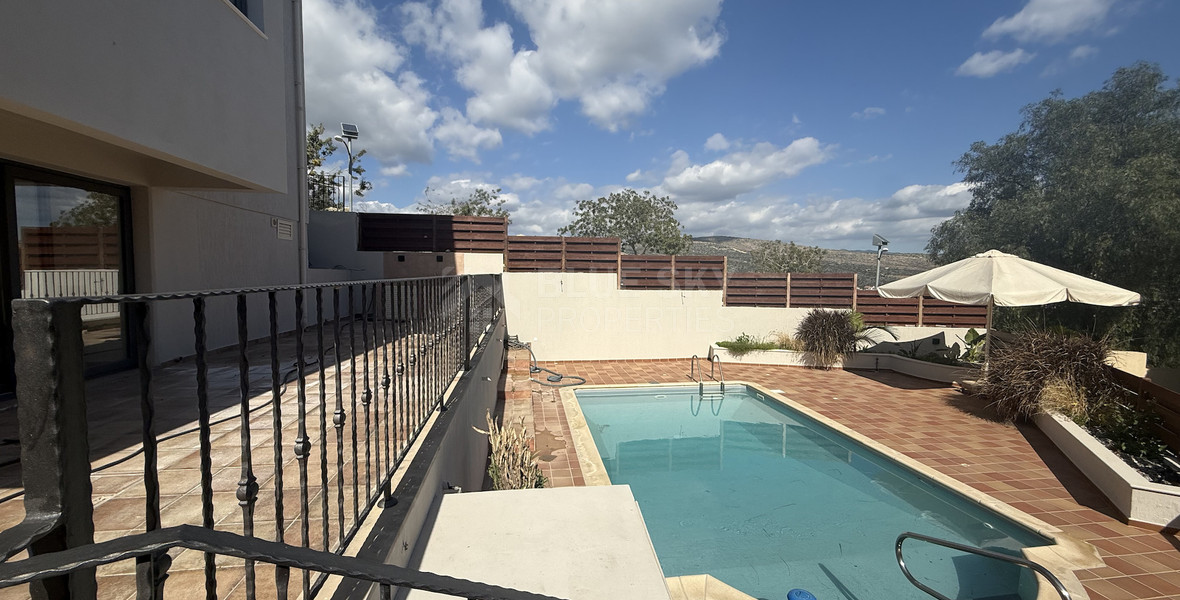 RENT: FURNISHED HOUSE WHICH INCLUDES ALL UTILITY BILLS, POOL AND GARDEN MAINTENANCE.