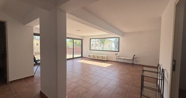 RENT: FURNISHED HOUSE WHICH INCLUDES ALL UTILITY BILLS, POOL AND GARDEN MAINTENANCE.